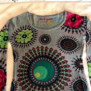EUROPEAN DESIGNER DESIGUAL ELEGANT LIGHT SWEATER.